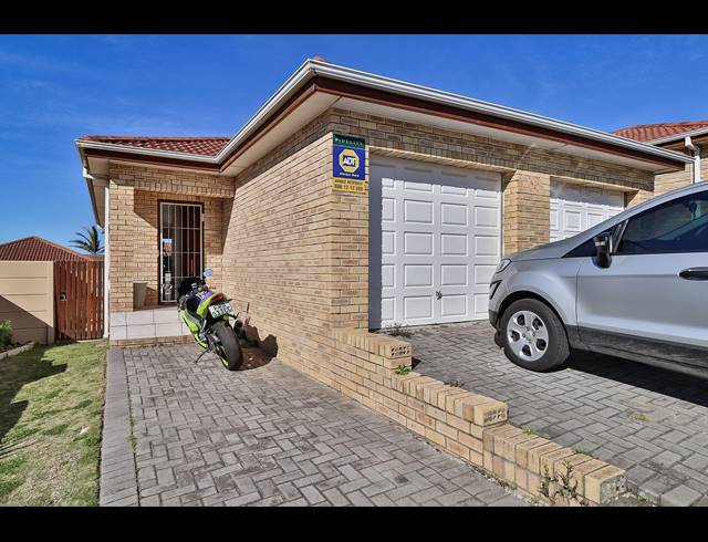 3 BEDROOM TOWNHOUSE RENTED IN LORRAINE